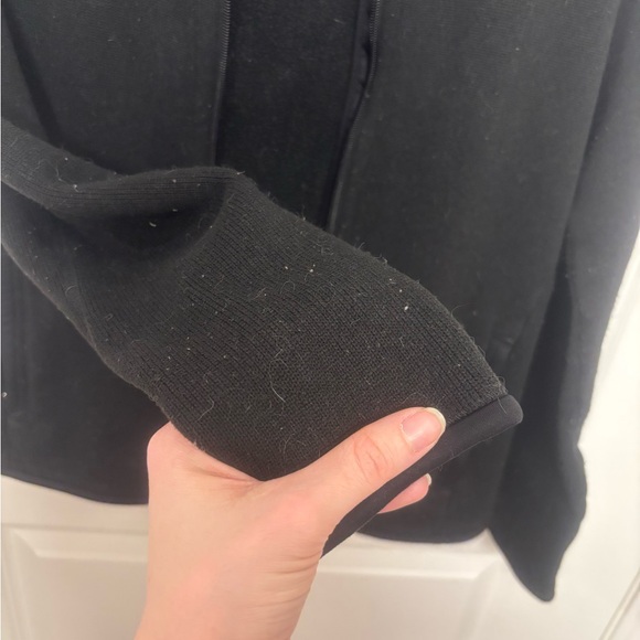 Patagonia Black Full-Zip Fleece Jacket with Small Logo - Picture 8 of 14